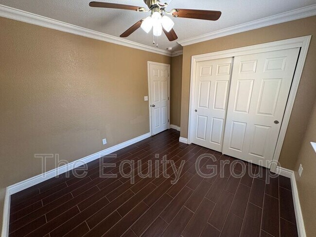 Building Photo - 744 W Buena Vista Ave