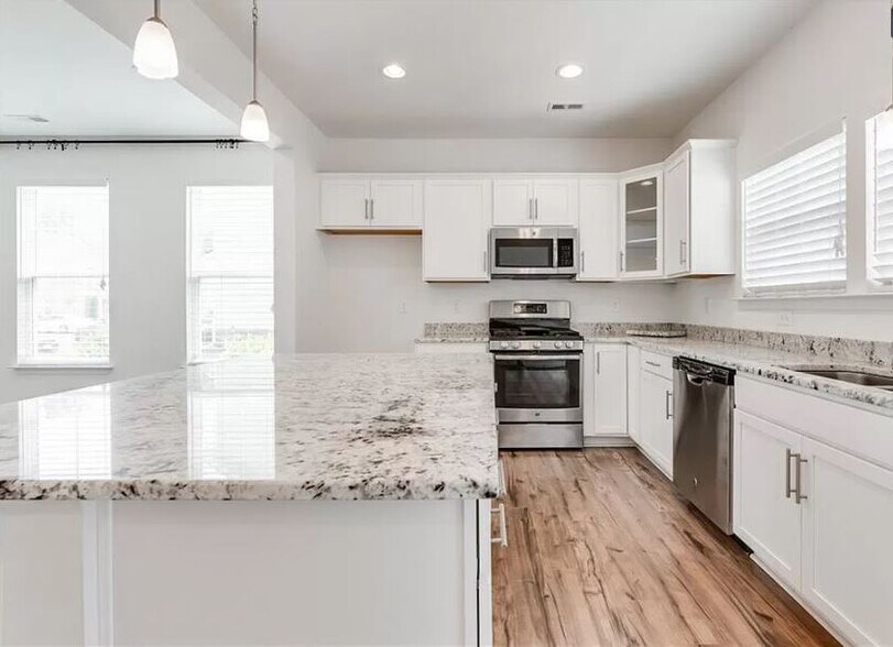Building Photo - 10620 Marions Pl