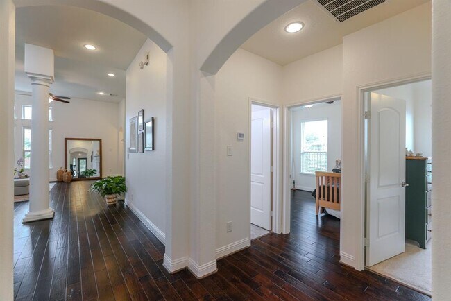 Building Photo - 26 Lufberry Pl