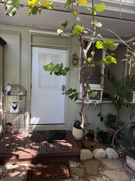 Entrance - 1505 White St