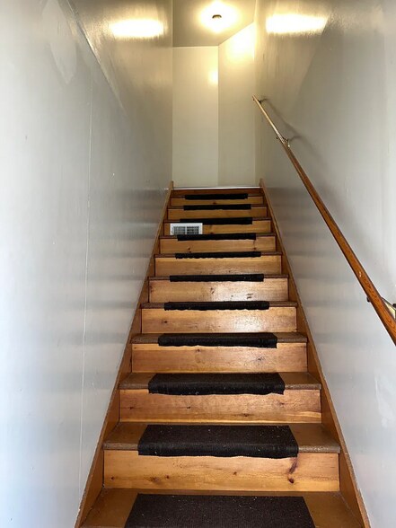 Building Photo - 722 W North St