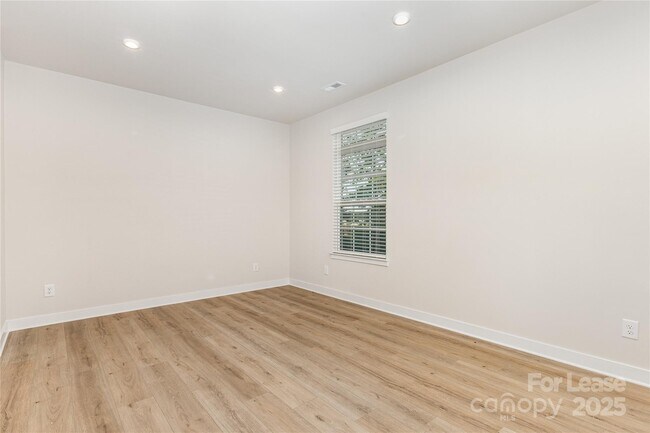 Building Photo - 306 New Gallant Dr