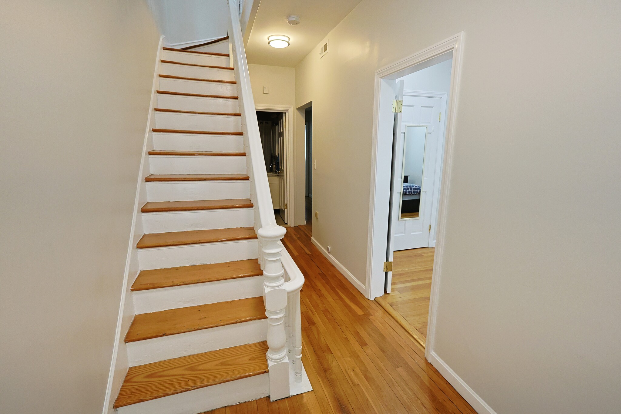 Building Photo - 32 Channing St