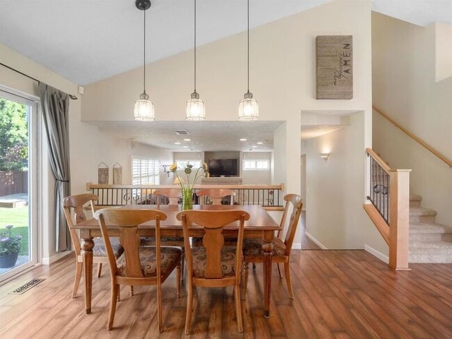 Building Photo - 806 N Knudson St