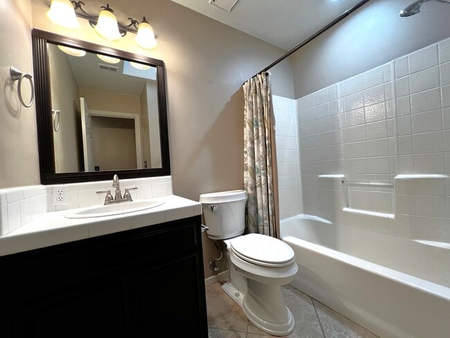 Building Photo - 516 Sun Rose Ave