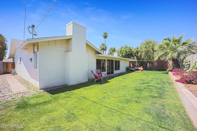 Building Photo - 8133 N 16th Dr