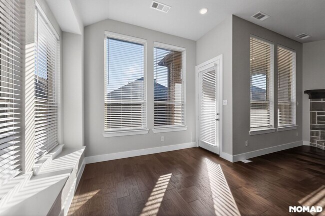 Building Photo - Spacious 4Bd/3Bath House in Little Elm