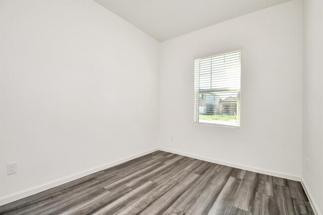 Building Photo - 7807 Royalwood Dr