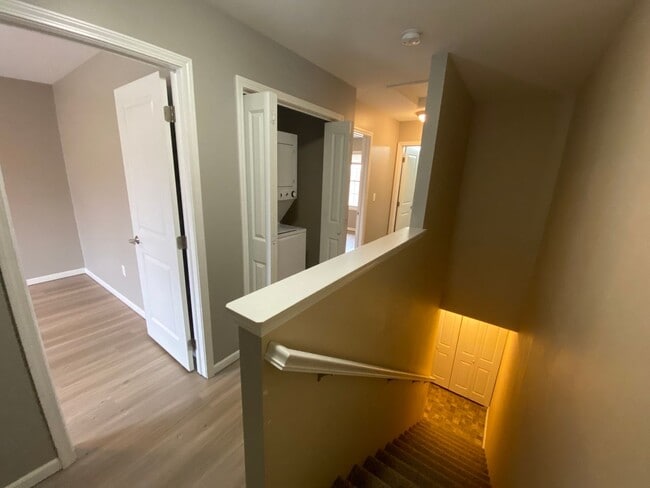 Building Photo - Fox Run Townhomes 1