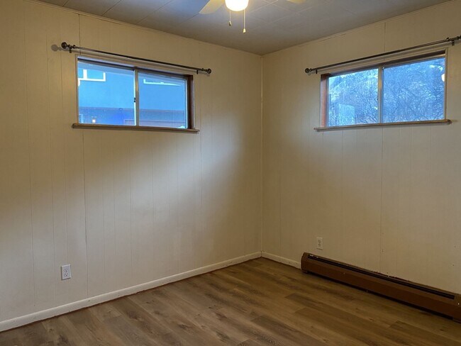 Building Photo - Mountain Bungalow in Spectacular Setting