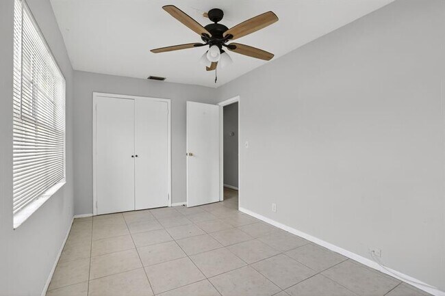 Building Photo - 6501 SW 49th St