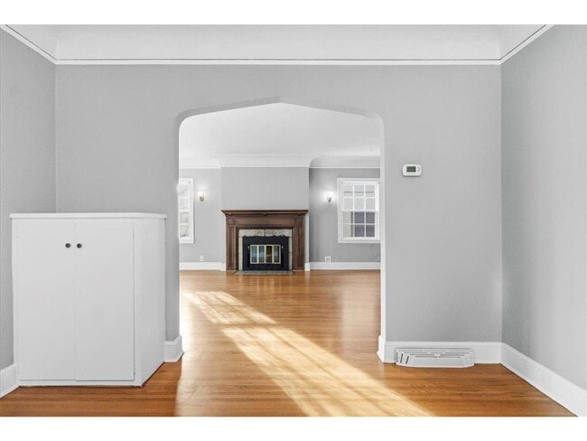 Building Photo - 3540 Irving Ave S