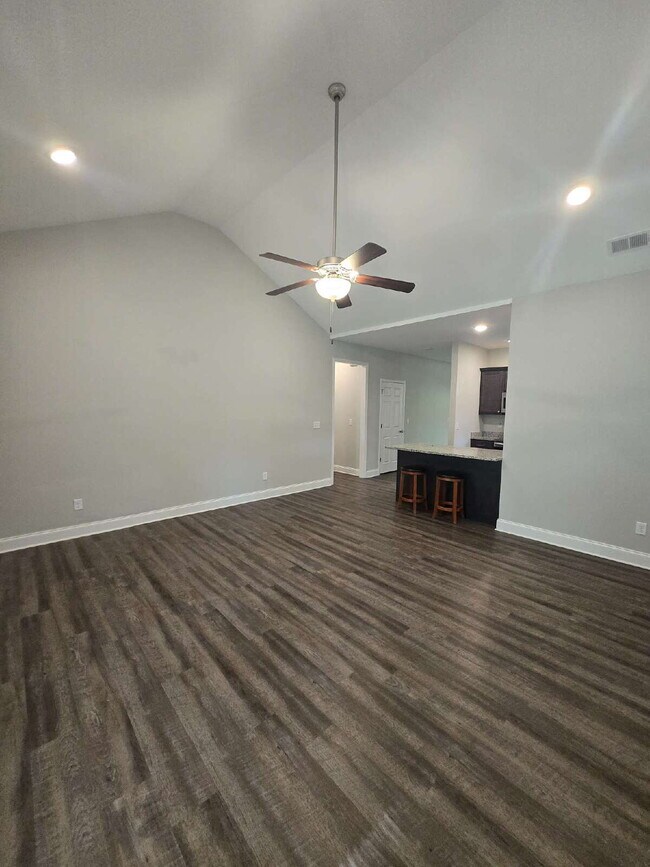 Building Photo - Charming 3-Bedroom Retreat Near Hamilton P...