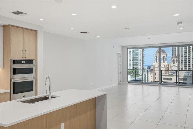 Building Photo - 275 1st Ave S