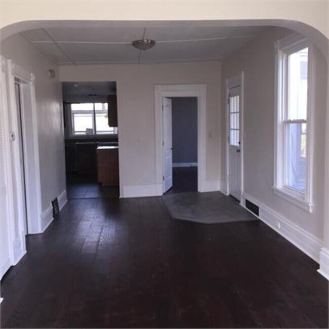 Building Photo - 202 Cayuga St