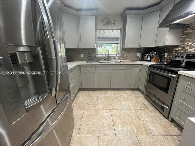 Building Photo - 3421 SW 12th Pl