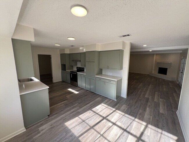 Building Photo - Newly renovated Single-Family Home in Shenandoah Estates Subdivision!