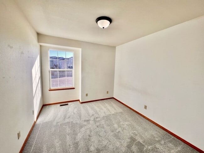 Building Photo - Stunning 4 bedroom home in Claremont Ranch!