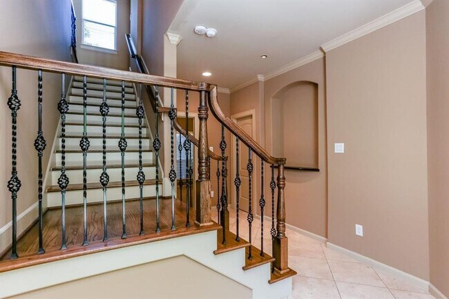 Building Photo - Stylish 3-Bedroom Home in Prime Houston Lo...