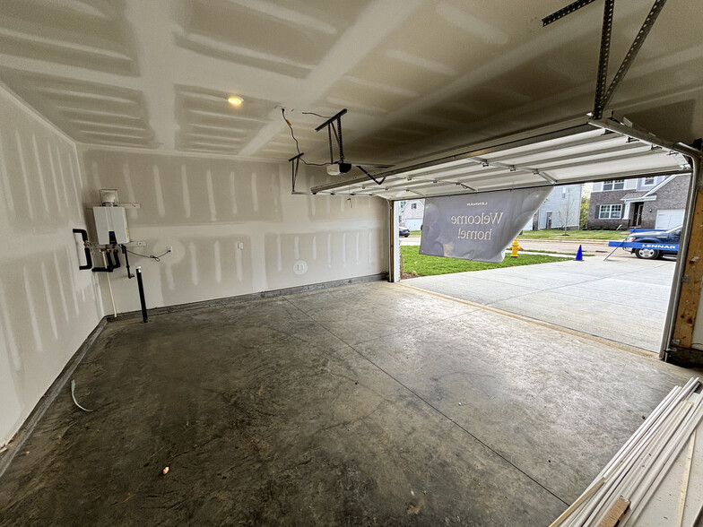 Building Photo - 572 Lyness Dr