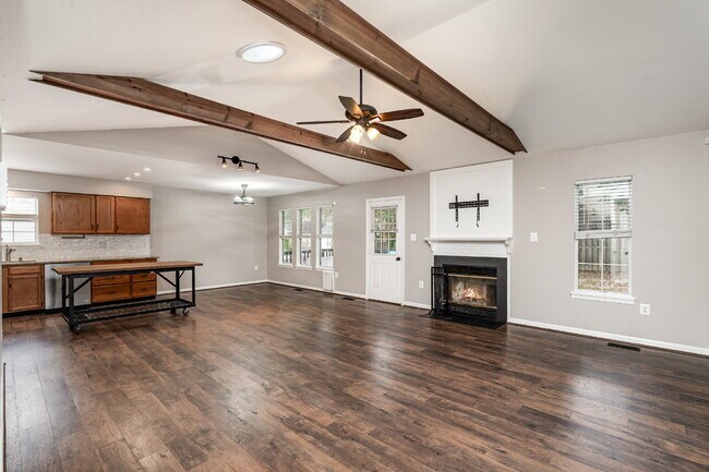 Building Photo - Charming One-Level Home in Quiet Cul-de-Sa...