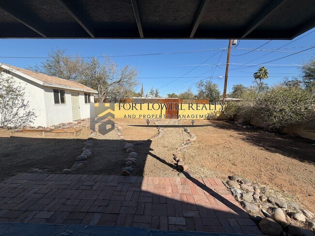 Building Photo - Welcome to this charming 2-bedroom, 1-bathroom + Den!