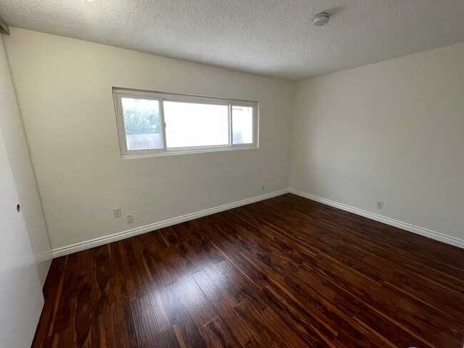 Building Photo - 4553 Huntington Dr N