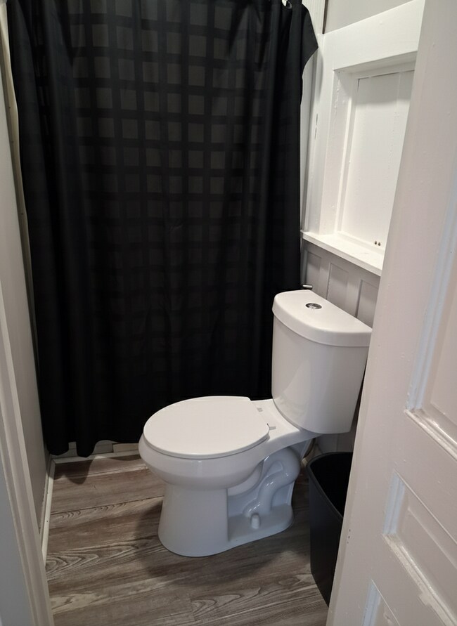 Building Photo - Compact Convenience: Efficiency Studio Next to Hospital, Utilities Included