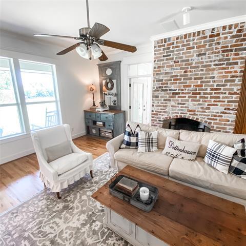 Building Photo - 581 Country Club Rd