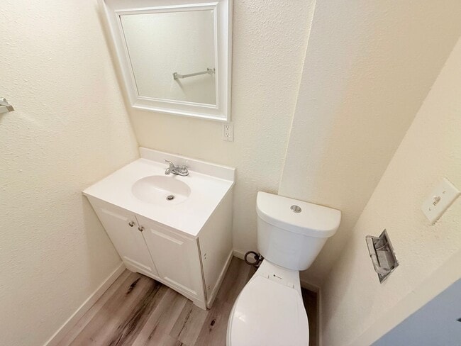 Building Photo - Pet friendly 1 bed apartment in South Lake Tahoe