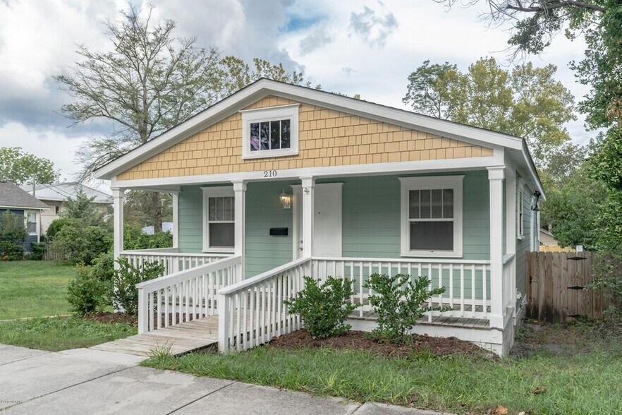 Building Photo - 210 N 10th St