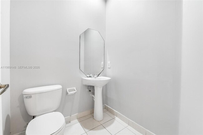 Building Photo - 2302 NE 37th Terrace