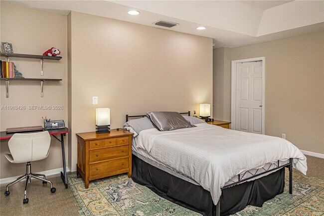 Building Photo - 1651 Hawthorne Pl