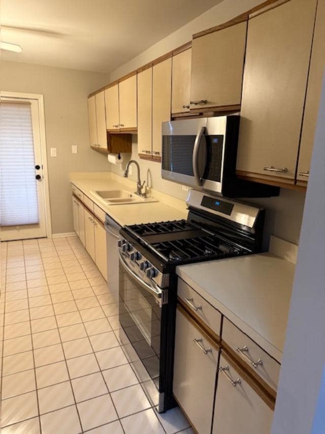 Building Photo - 9334 Drummond Dr