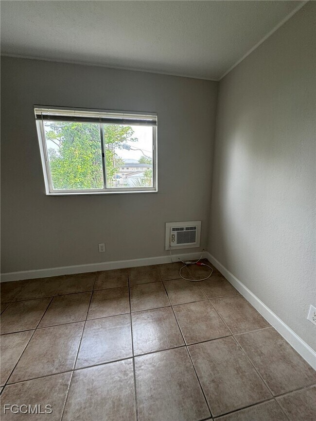 Building Photo - 2452 Stella St