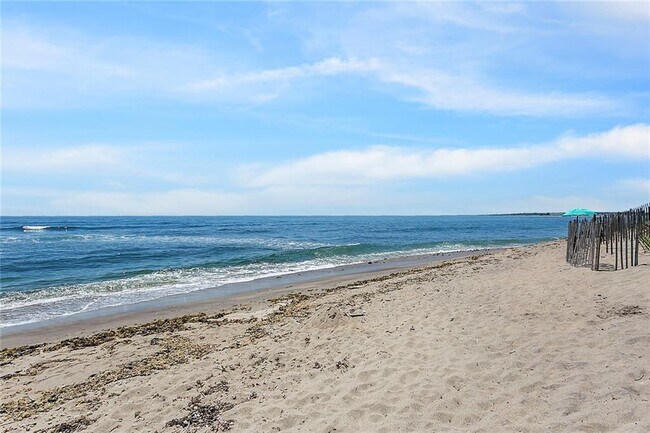 Building Photo - 967 Matunuck Beach Rd