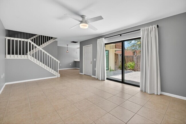 Building Photo - 2814 28th Ct