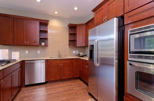 Building Photo - 2bd/2ba Bellevue Condo