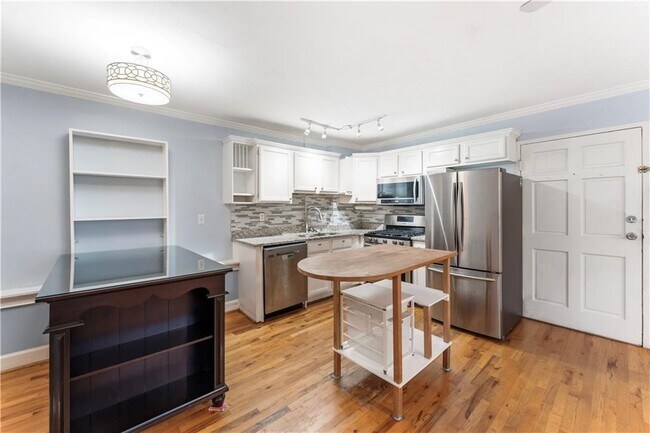Building Photo - 870 Glendale Terrace NE
