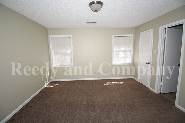 Building Photo - 3434 Dungreen St
