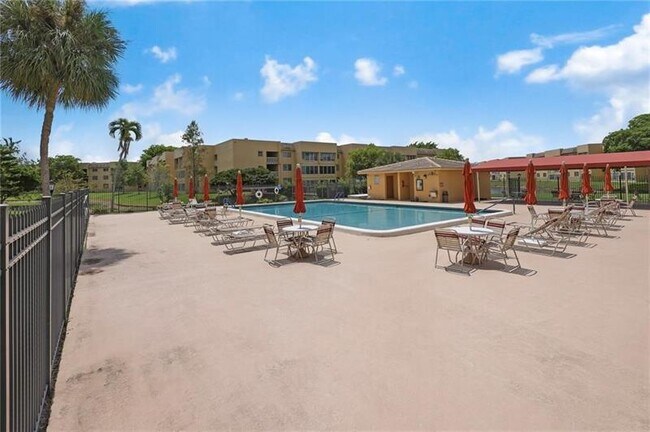 Building Photo - 5980 NW 64th Ave