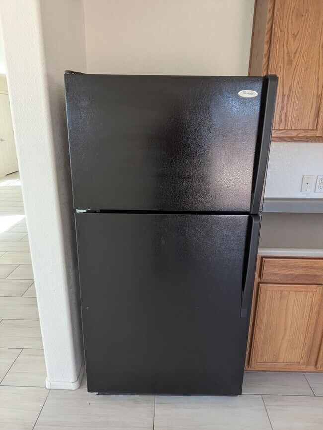 Building Photo - Northwest Beauty 3 Bedroom 3 Bath 2 Car garage