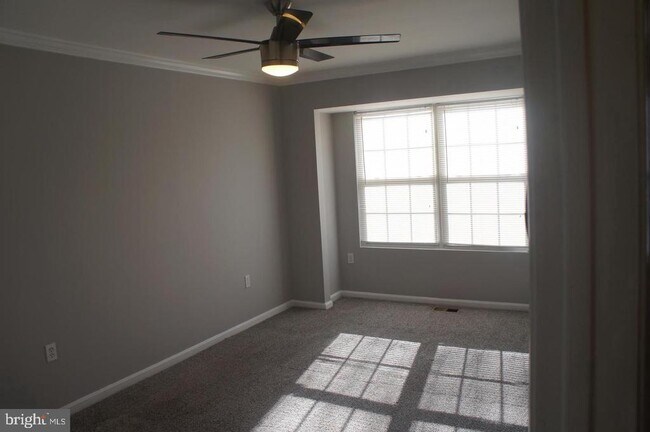 Building Photo - 5814 Holly Springs Dr N
