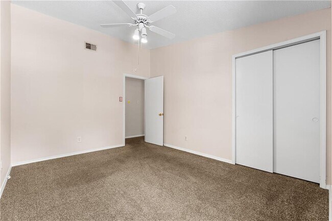 Building Photo - 6040 Grelot Rd