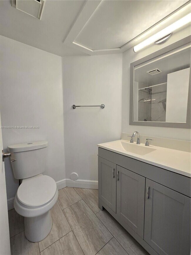 Building Photo - 2890 N Oakland Forest Dr