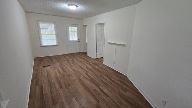 Building Photo - 2207 Mt Vernon Rd