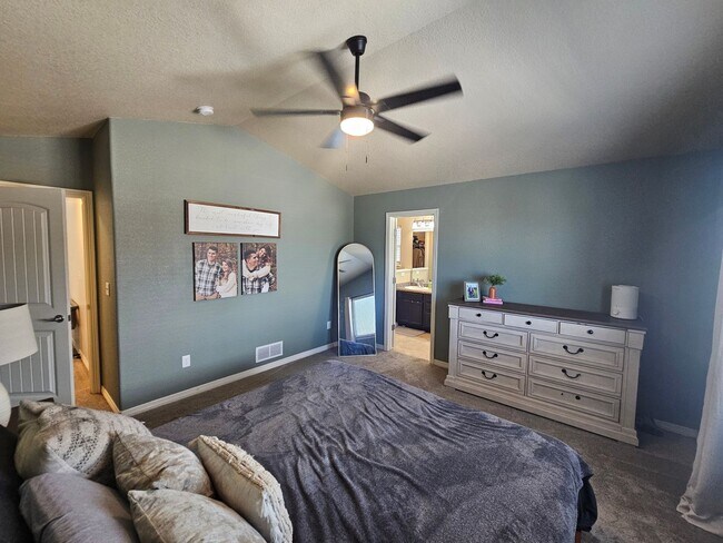 Building Photo - 7431 Willowdale Dr