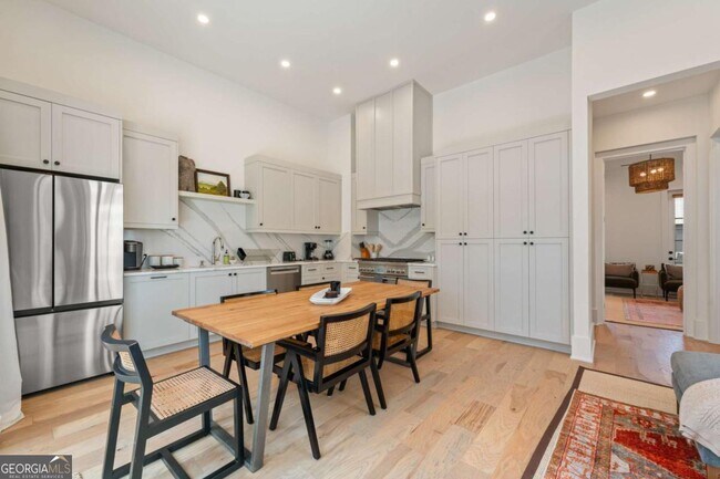 Building Photo - 10879 Serenbe Ln