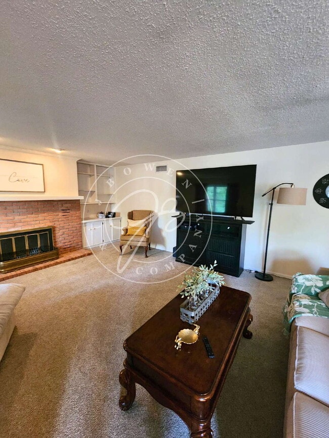 Building Photo - 1103 Maple Ct