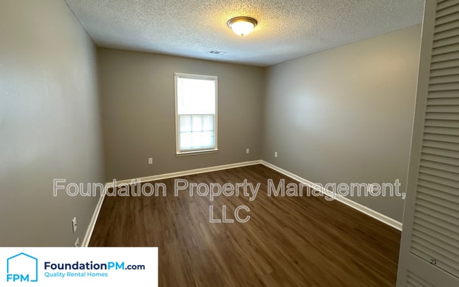 Building Photo - 3356 Coachouse Cove